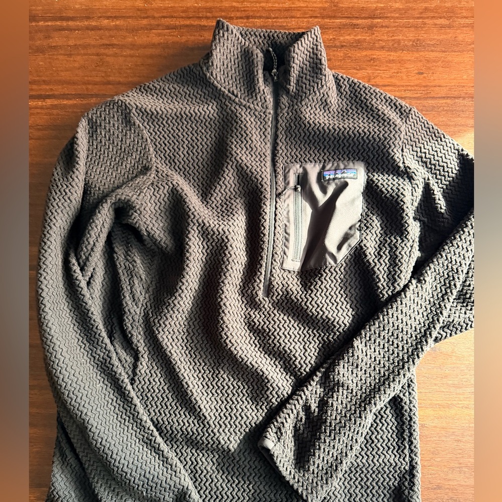 Patagonia Men’s R1 half zip